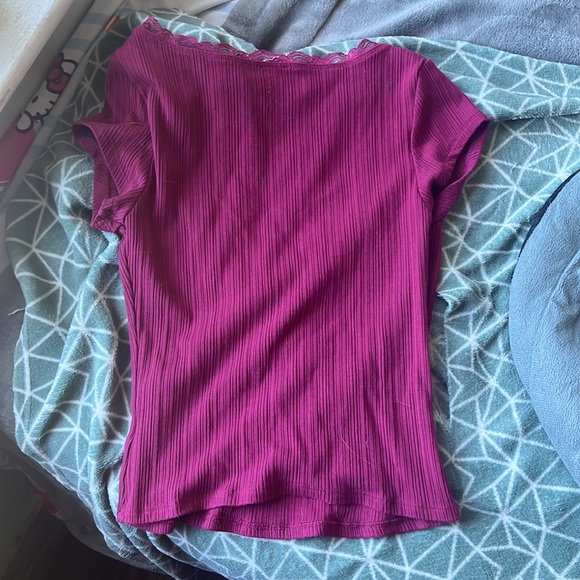 Burgandy short sleeve, tight fit, lace with a bow shirt from garage - Picture 3 of 4